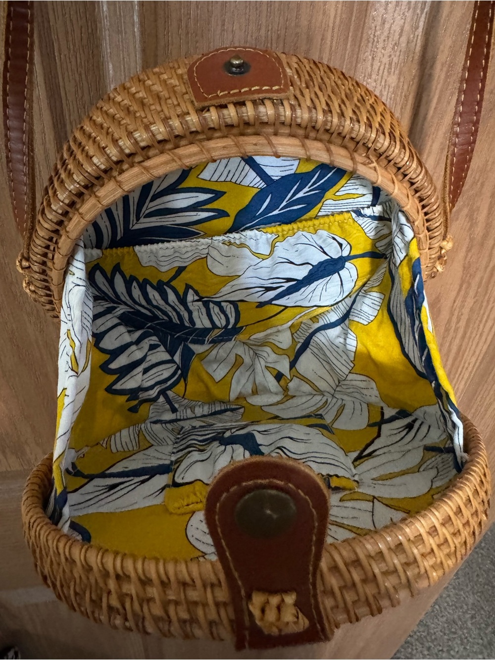 Round Woven Crossbody Bag in Natural Brown NWOT - Picture 11 of 12